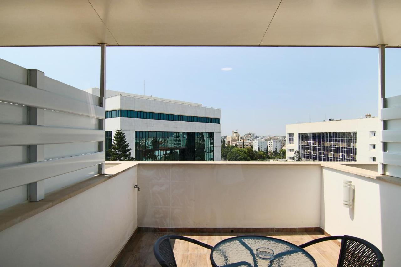 Phaedrus Living: Luxury Suite Nicosia 505 Exteriör bild